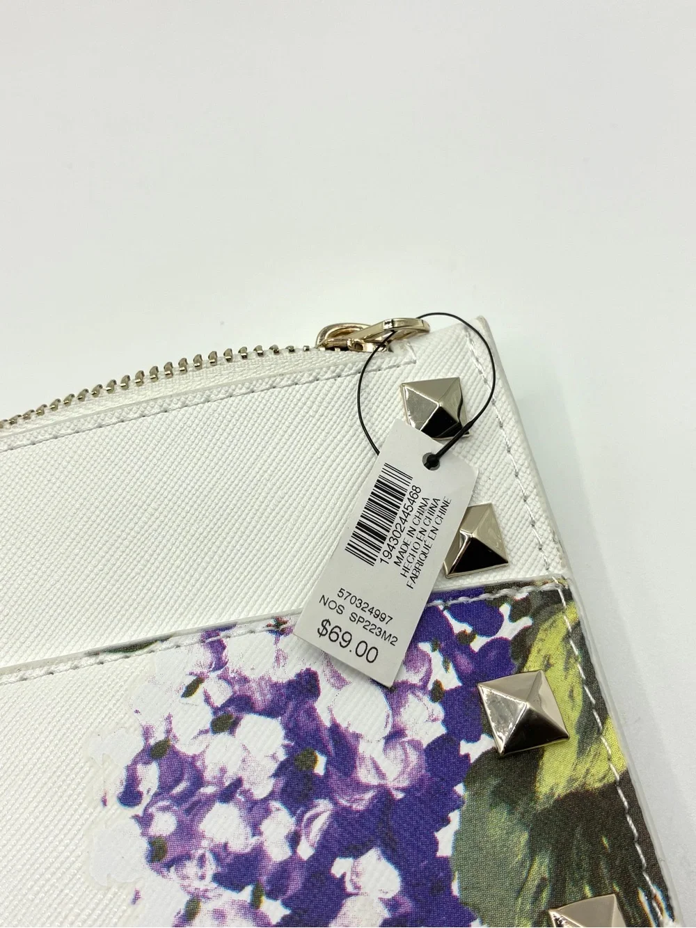 White House Black Market White Studded Hydrangea Wristlet Purse Bag - Picture 8 of 10